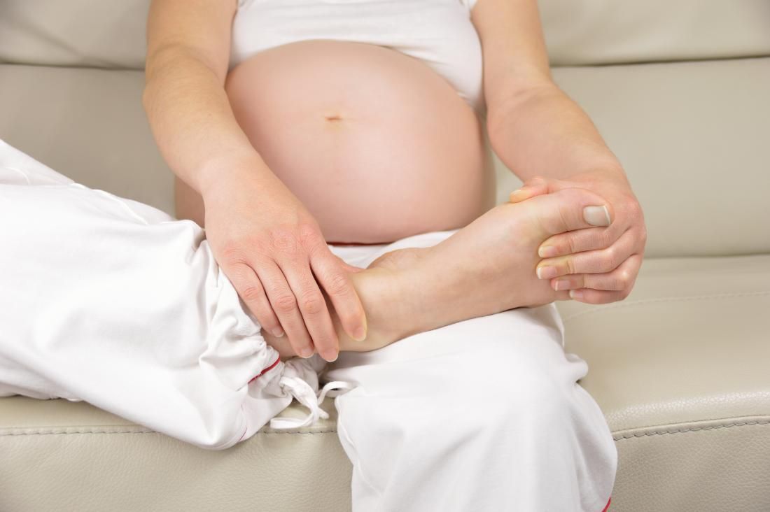 5 Kebiasaan yang Memicu Kaki Bengkak Saat Hamil