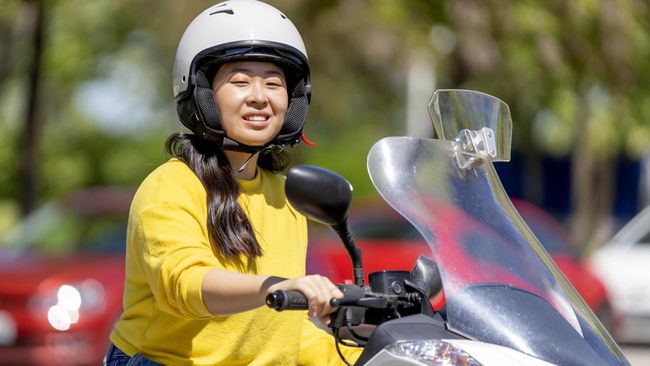 Bolehkah Naik Motor Saat Hamil? Ini Risiko dan Cara Aman Melakukannya