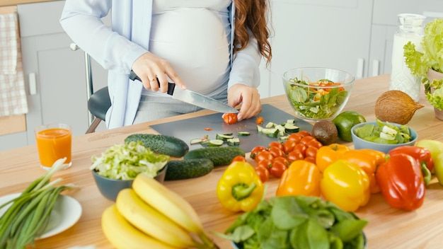 Daftar Nutrisi yang Dibutuhkan Ibu Hamil Muda di Trimester Pertama